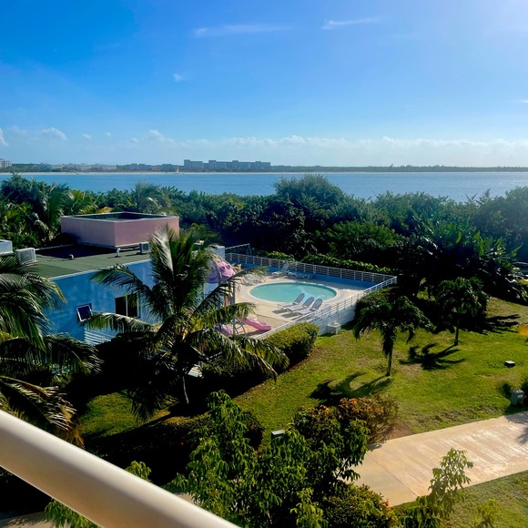 Meet your Posher, Erica - Picture 1 of 1